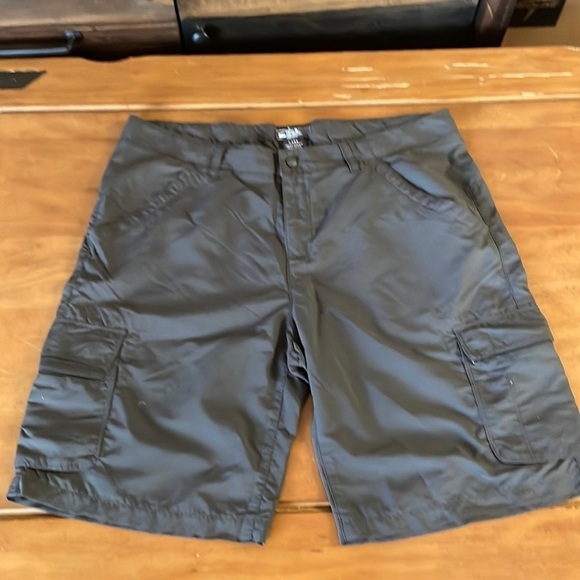 REI Pants - REI Nylon Cargo Shorts Size 16